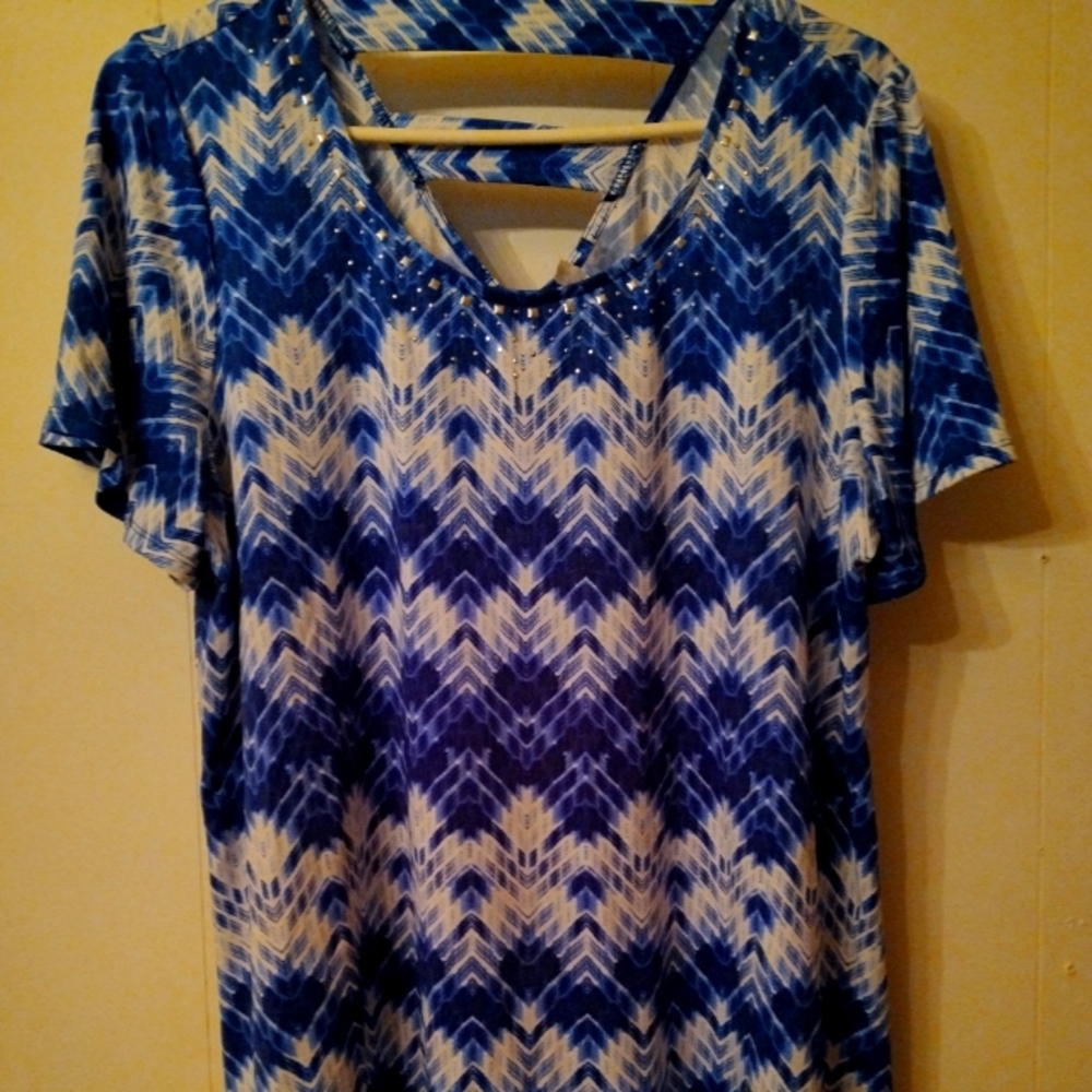 Plus size women's shirt